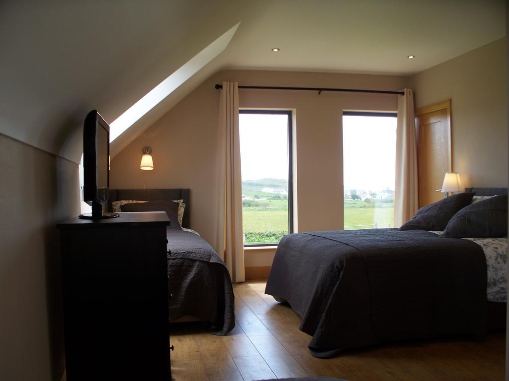 Blackberry Lodge Accommodation Doolin Habitación foto